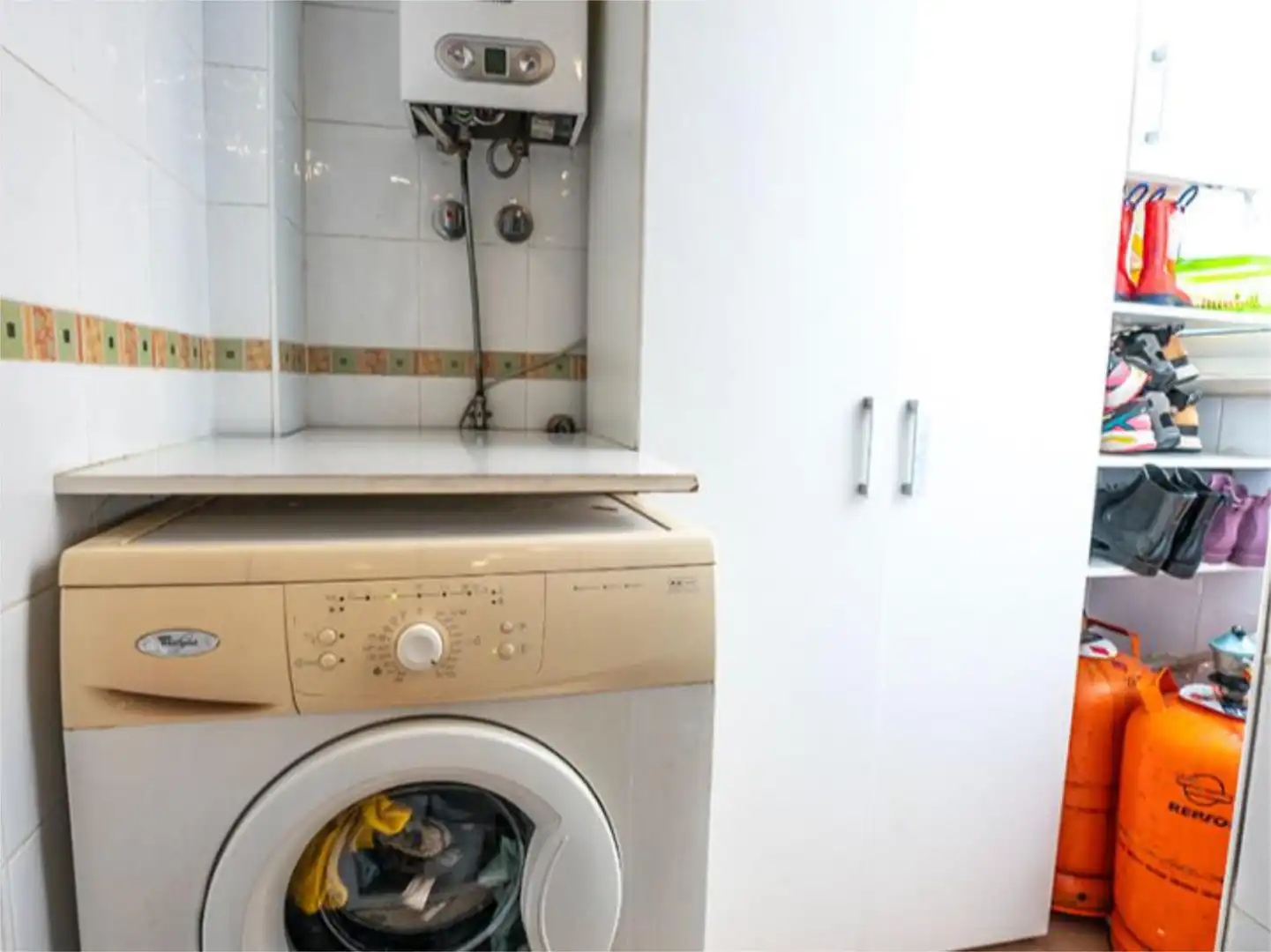 Piso en venta en Calle Almeria, 21, Monda Habitación de Piso en venta en Monda con Aire acondicionado, Calefacción y Terraza