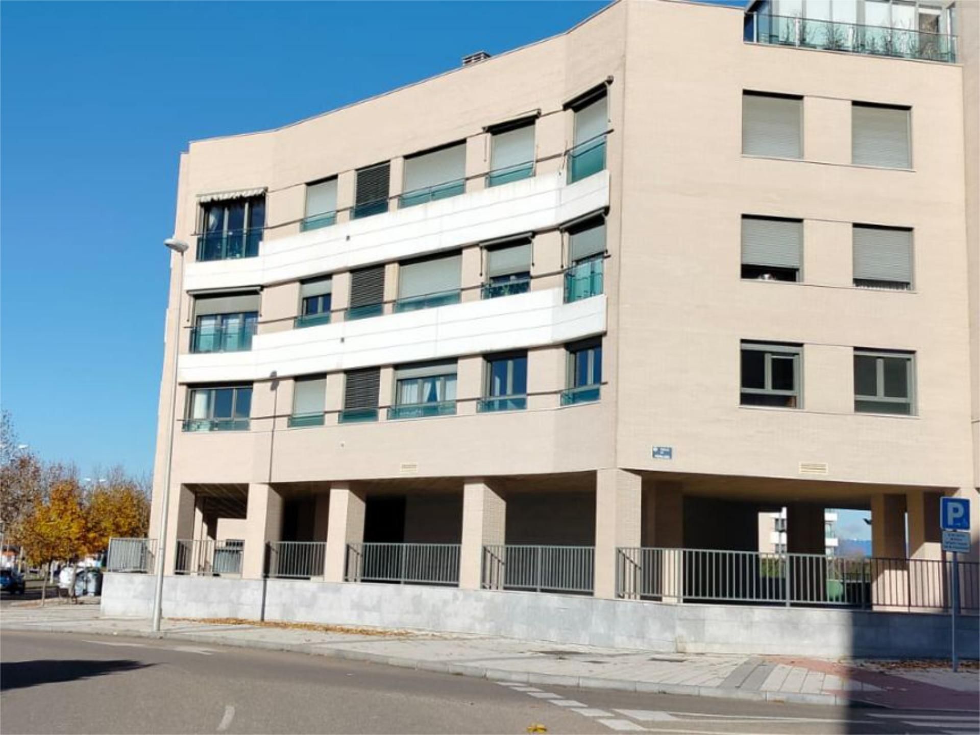 Vista exterior de Piso en venta en Valladolid Capital con Piscina