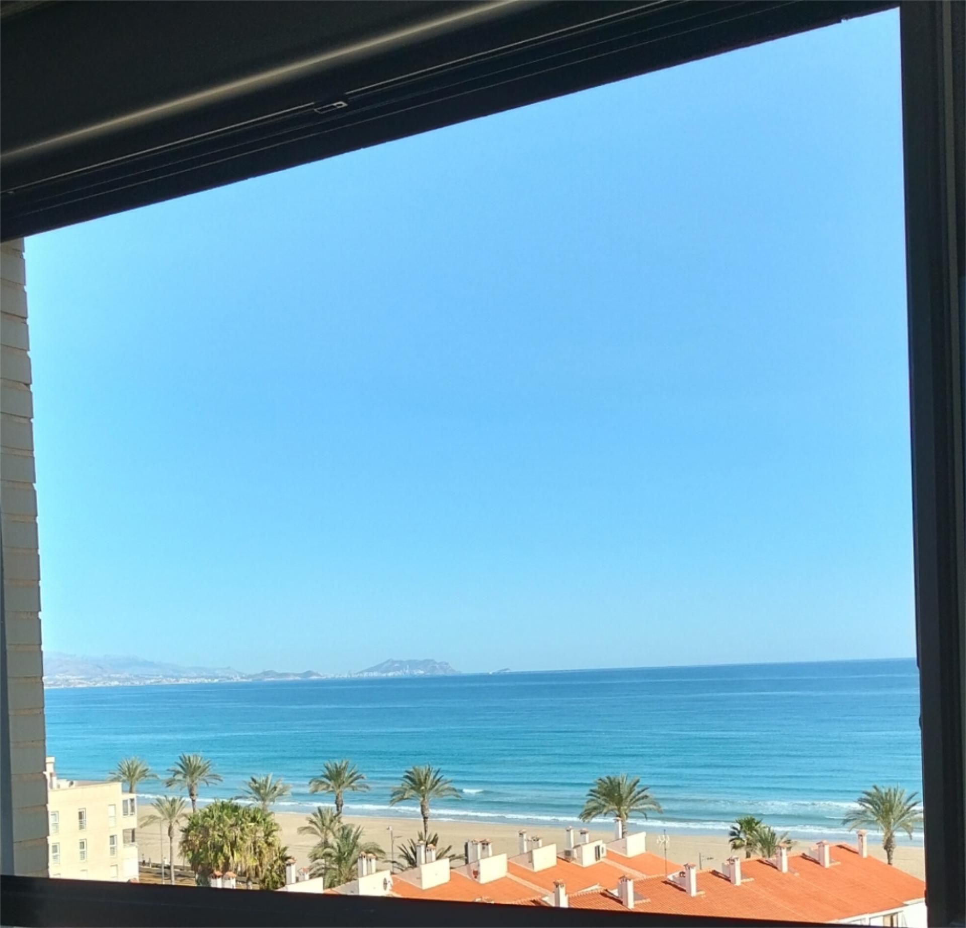 Vista exterior de Apartament en venda en El Campello amb Aire condicionat, Terrassa i Piscina
