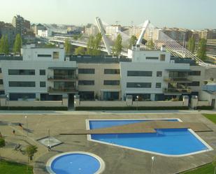 Swimming pool of Flat to rent in  Lleida Capital  with Air Conditioner, Heating and Private garden