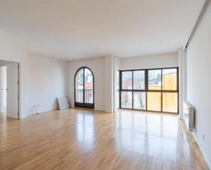 Living room of Flat to rent in  Madrid Capital  with Air Conditioner, Heating and Parquet flooring