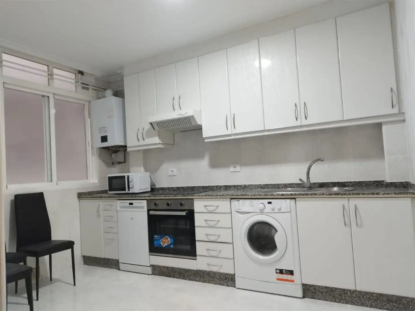 Piso de alquiler en Avenida da Habana, 32, Centro Cocina de Piso de alquiler en Ourense Capital con Calefacción, Parquet y Amueblado