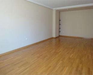 Bedroom of Flat to rent in  Sevilla Capital  with Air Conditioner, Heating and Parquet flooring