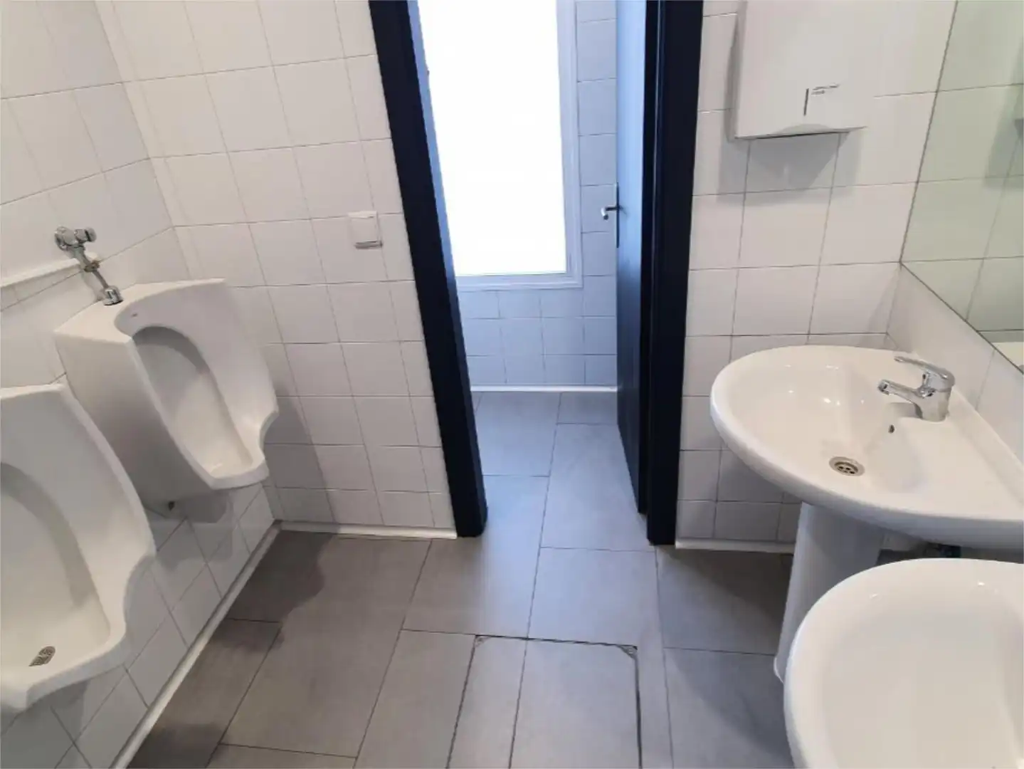 Commercial properties for rent in Calle Cañada Real, 2, Aizoáin Bathroom of Commercial properties for rent in Berrioplano / Berriobeiti with Furnished