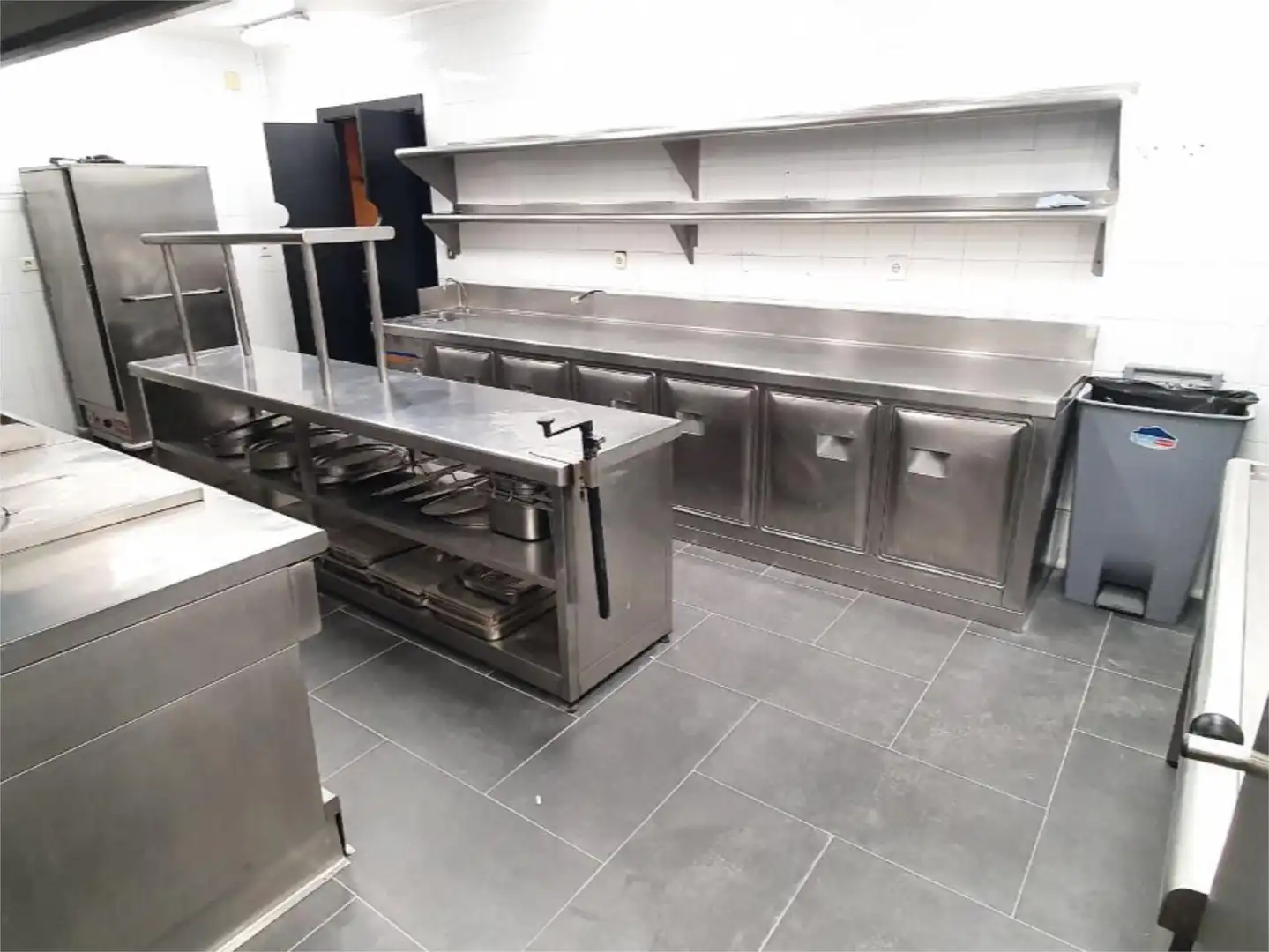 Commercial properties for rent in Calle Cañada Real, 2, Aizoáin Kitchen of Commercial properties for rent in Berrioplano / Berriobeiti with Furnished