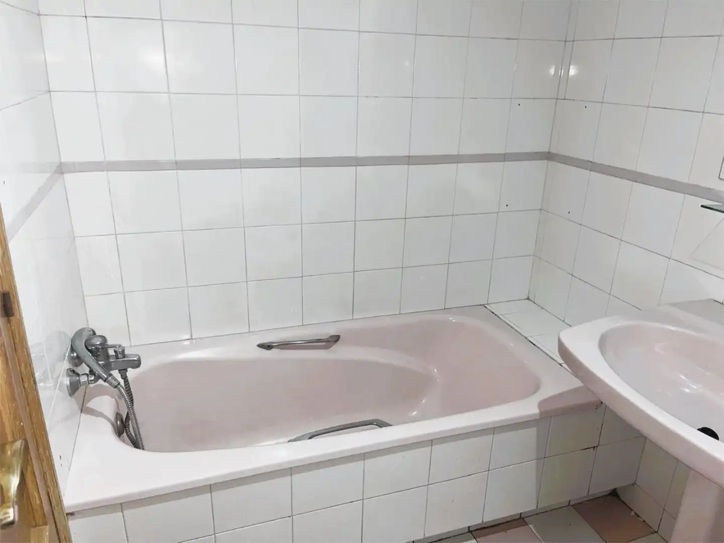 Bathroom of Attic for sale in Granada  with Air Conditioner, Heating and Terrace
