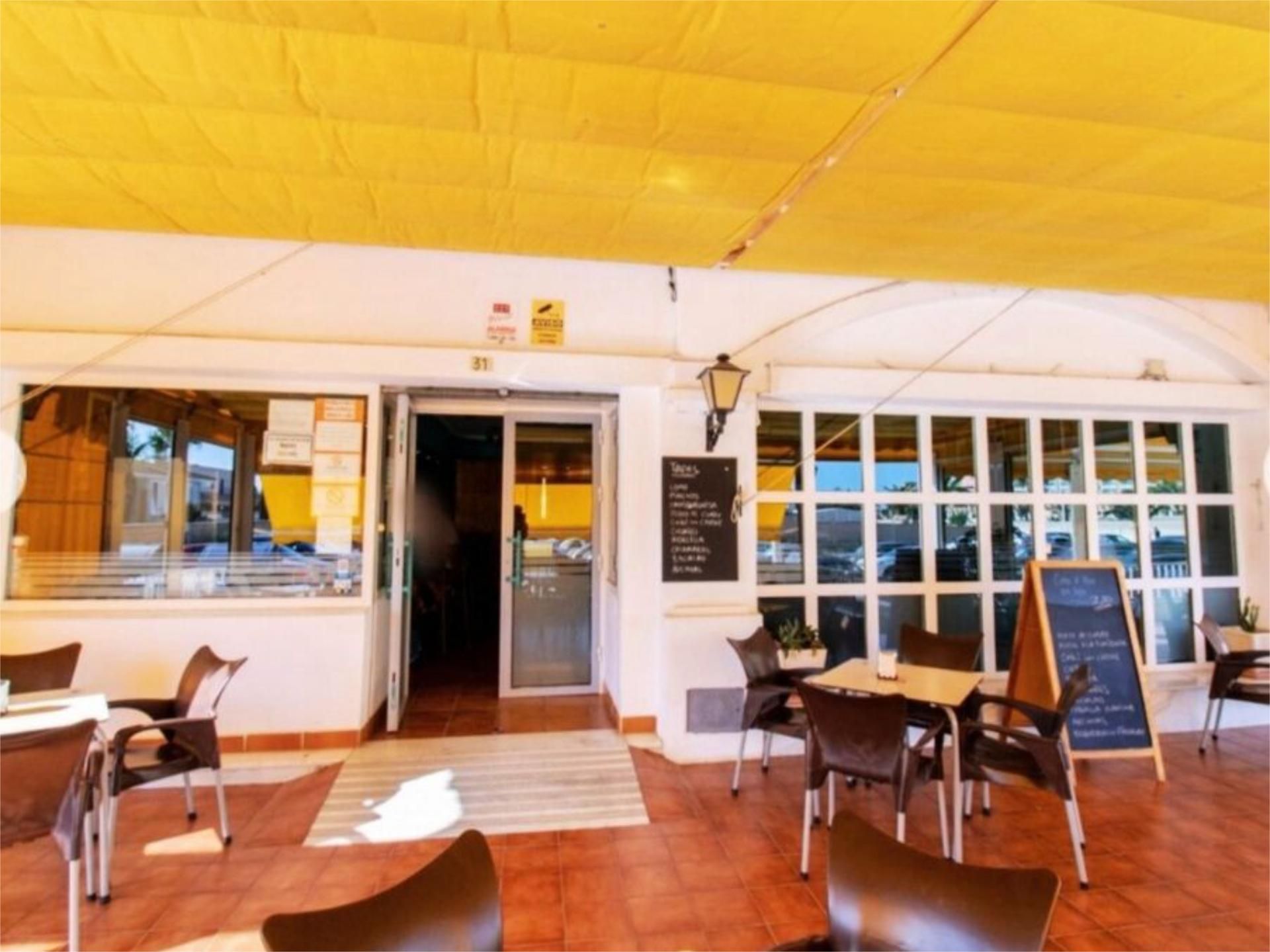 Premises for sale in Roquetas de Mar  with Air Conditioner, Parquet flooring and Furnished