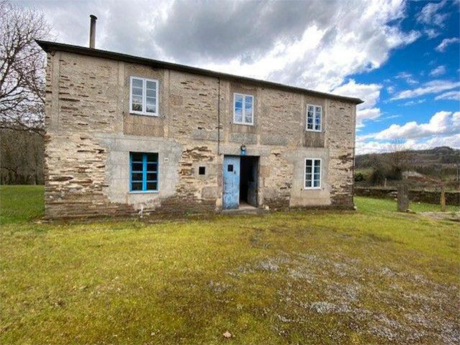 Vista exterior de Casa o xalet en venda en Lugo Capital amb Calefacció, Jardí privat i Traster