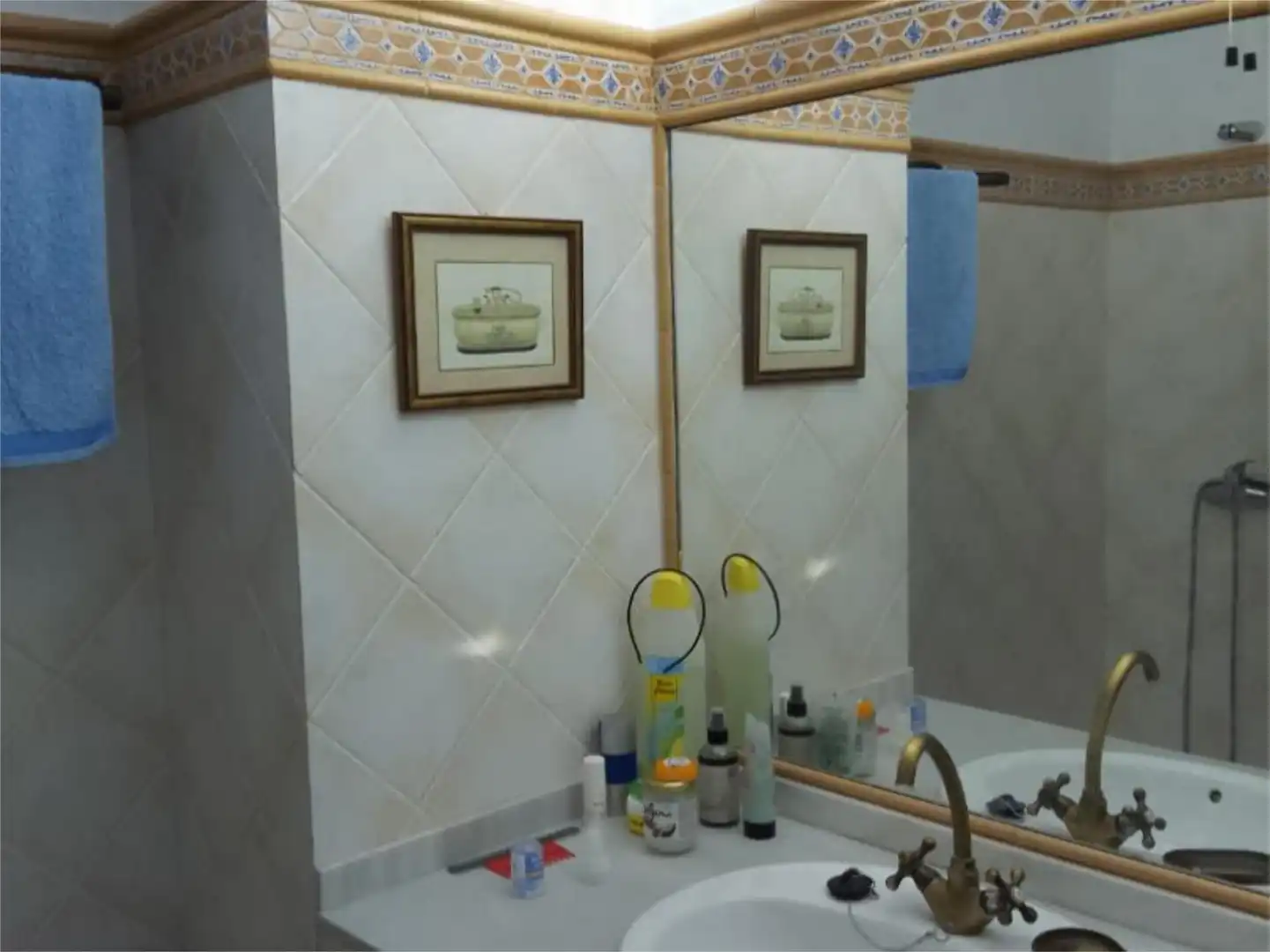 Casa adosada en venta en Guadalcanal Baño de Casa adosada en venta en Guadalcanal con Aire acondicionado, Amueblado y Balcón