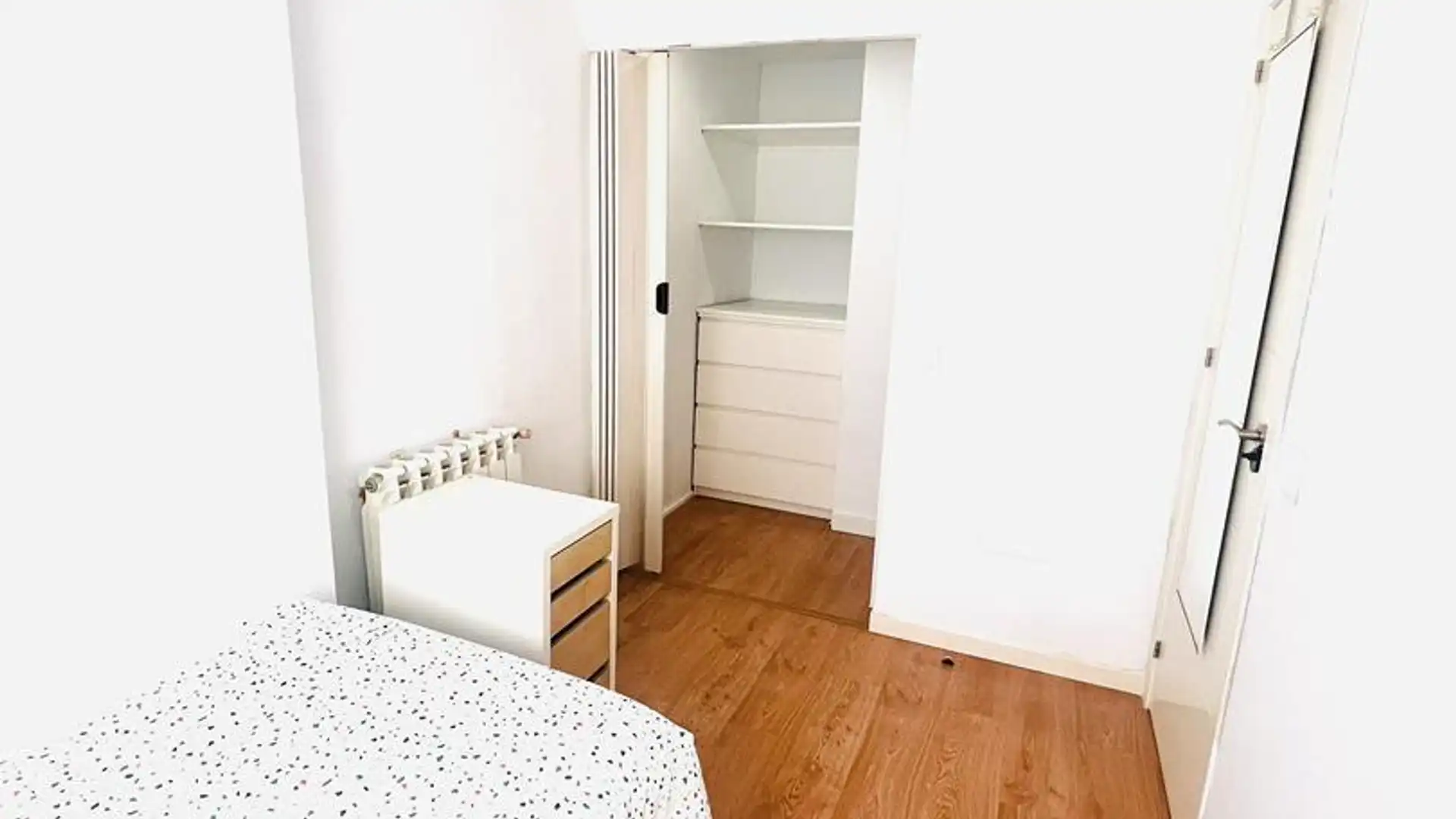 Habitación de Piso para compartir en Vigo  con Calefacción, Parquet y Amueblado