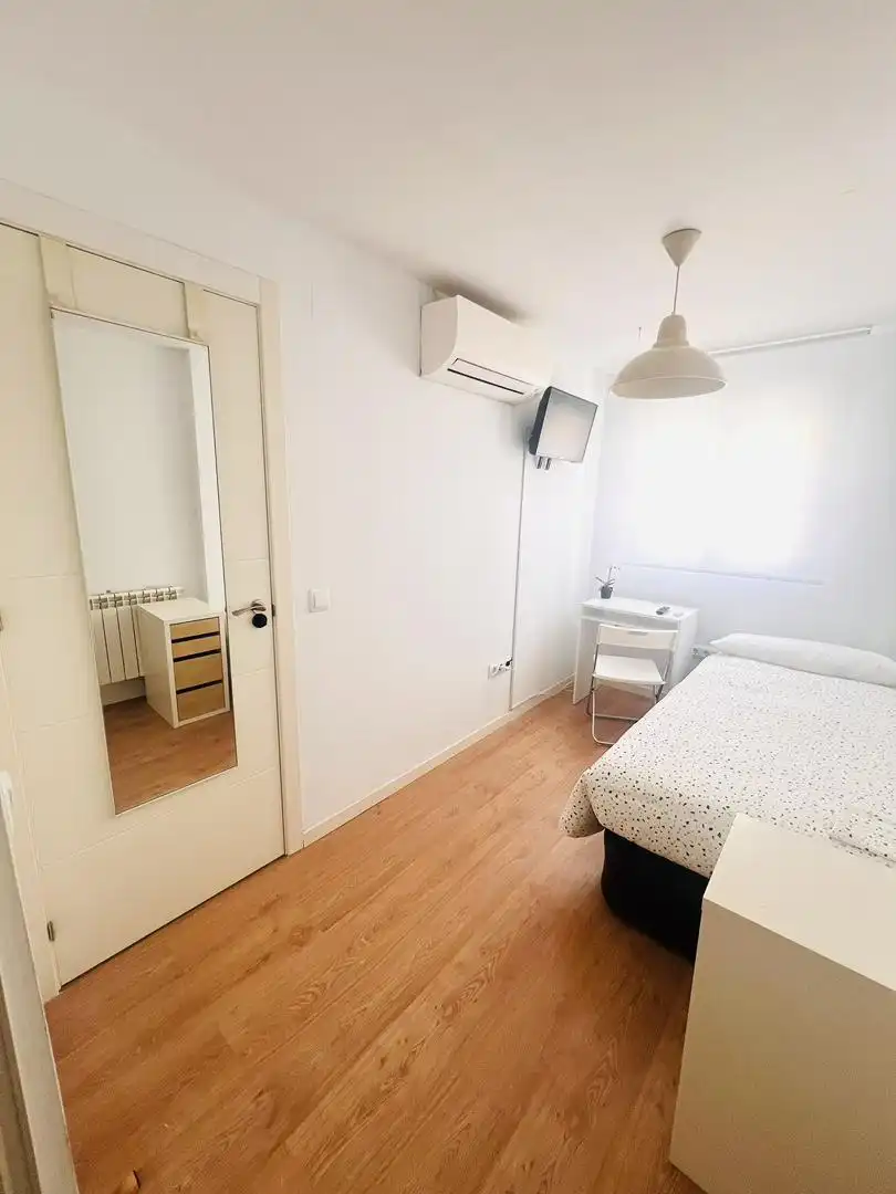 Habitación de Piso para compartir en Vigo  con Calefacción, Parquet y Amueblado