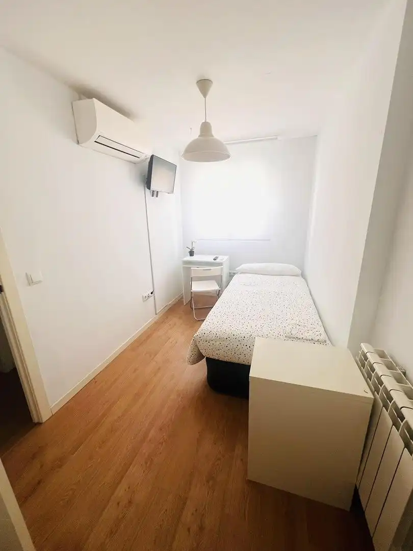 Habitación de Piso para compartir en Vigo  con Calefacción, Parquet y Amueblado