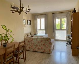 Living room of Flat to share in  Sevilla Capital  with Air Conditioner, Furnished and Oven