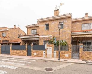 Exterior view of Single-family semi-detached for sale in Carranque  with Air Conditioner and Terrace