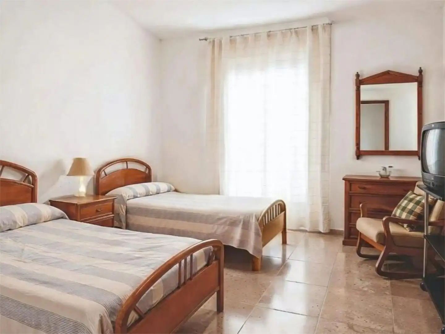 Einfamilien-Reihenhaus zum Verkauf in Carrer Roger de Lauria, 3, Plaza Donoso Cortés - Avenida Magdalena Schlafzimmer von Einfamilien-Reihenhaus zum Verkauf in Castellón de la Plana / Castelló de la Plana mit Klimaanlage, Heizung und Terrasse