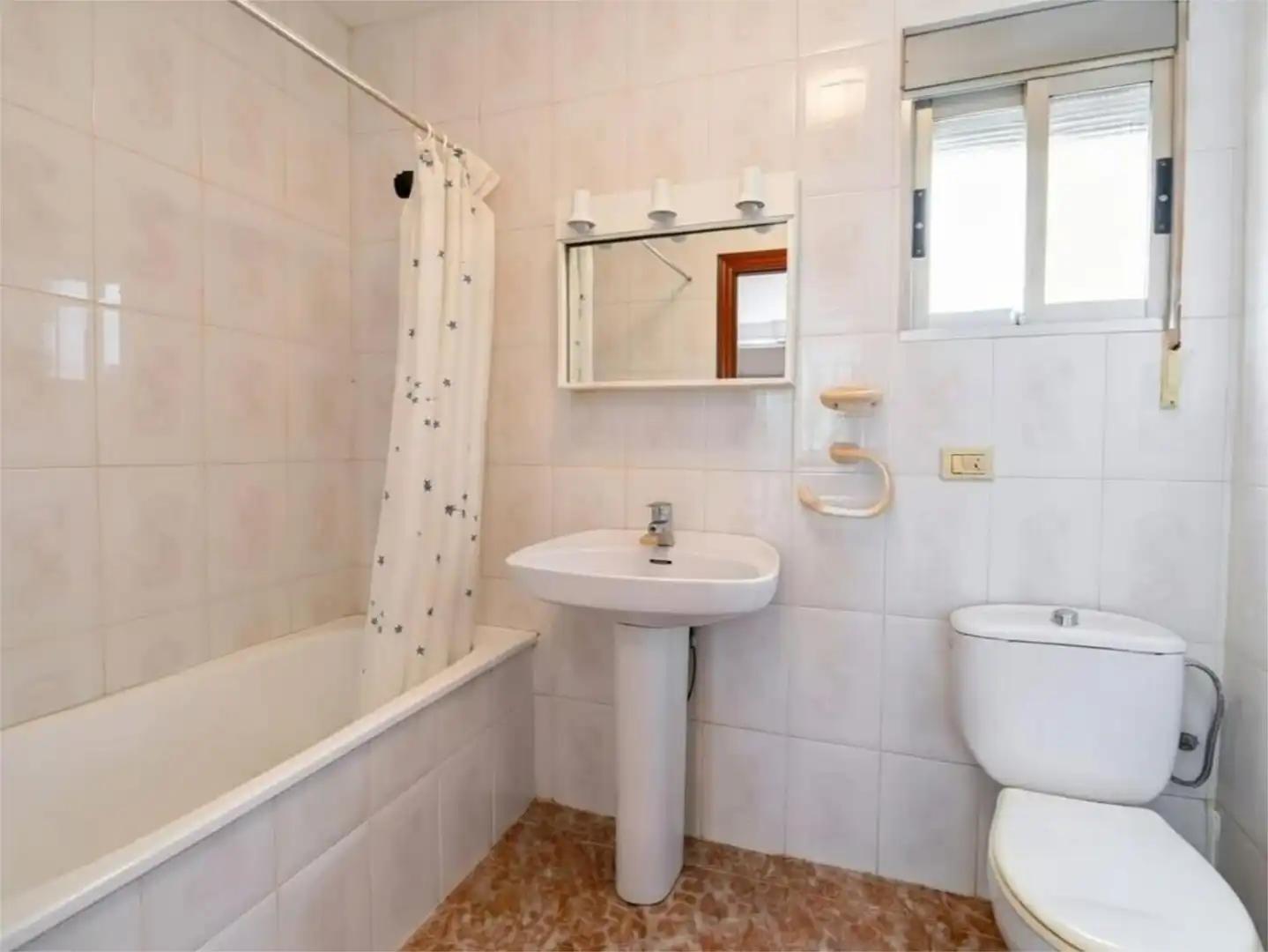 Einfamilien-Reihenhaus zum Verkauf in Carrer Roger de Lauria, 3, Plaza Donoso Cortés - Avenida Magdalena Badezimmer von Einfamilien-Reihenhaus zum Verkauf in Castellón de la Plana / Castelló de la Plana mit Klimaanlage, Heizung und Terrasse