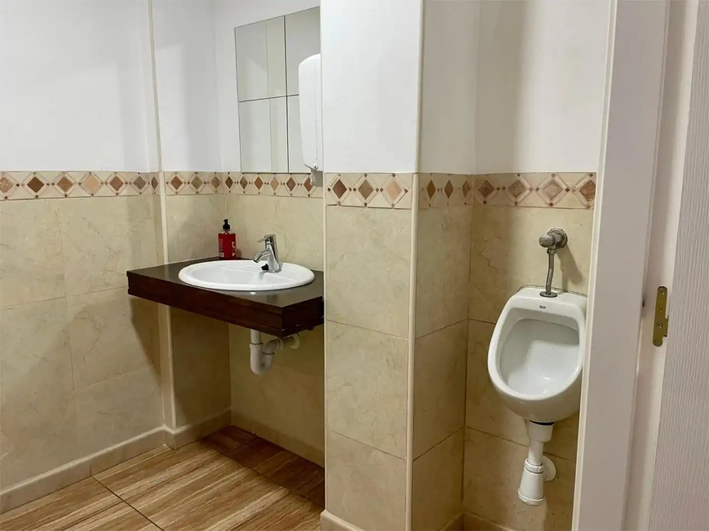 Local en venta en Carrer Rap, 4, Les Bassetes - El Marjal Baño de Local en venta en Dénia con Aire acondicionado, Parquet y Amueblado