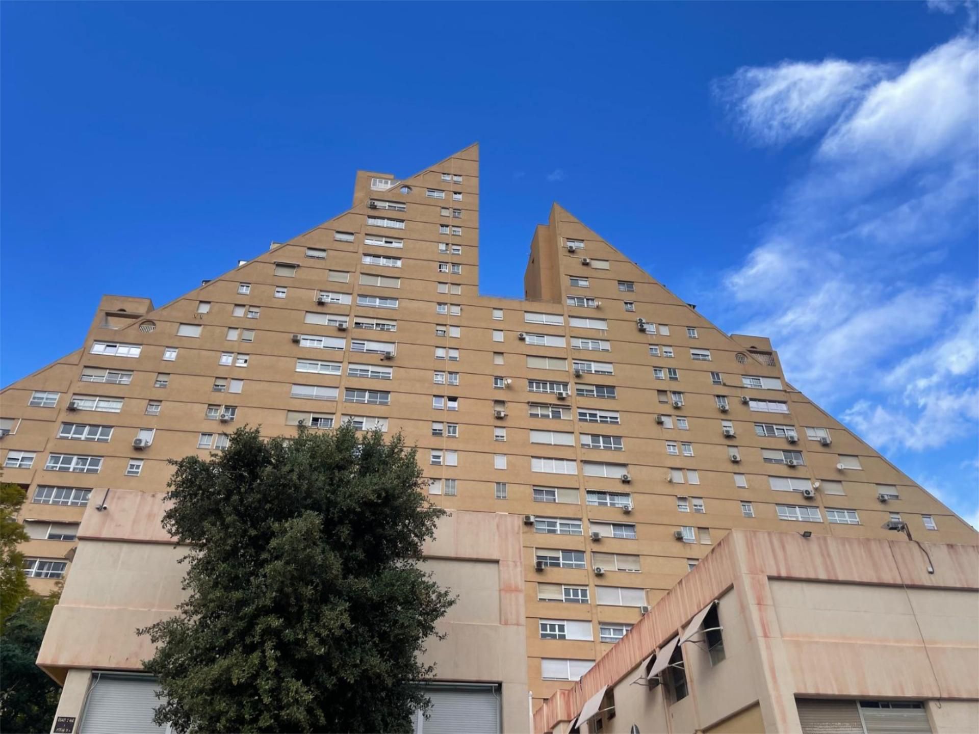 Vista exterior de Pis en venda en Alicante / Alacant amb Aire condicionat, Moblat i Aparcament comunitari