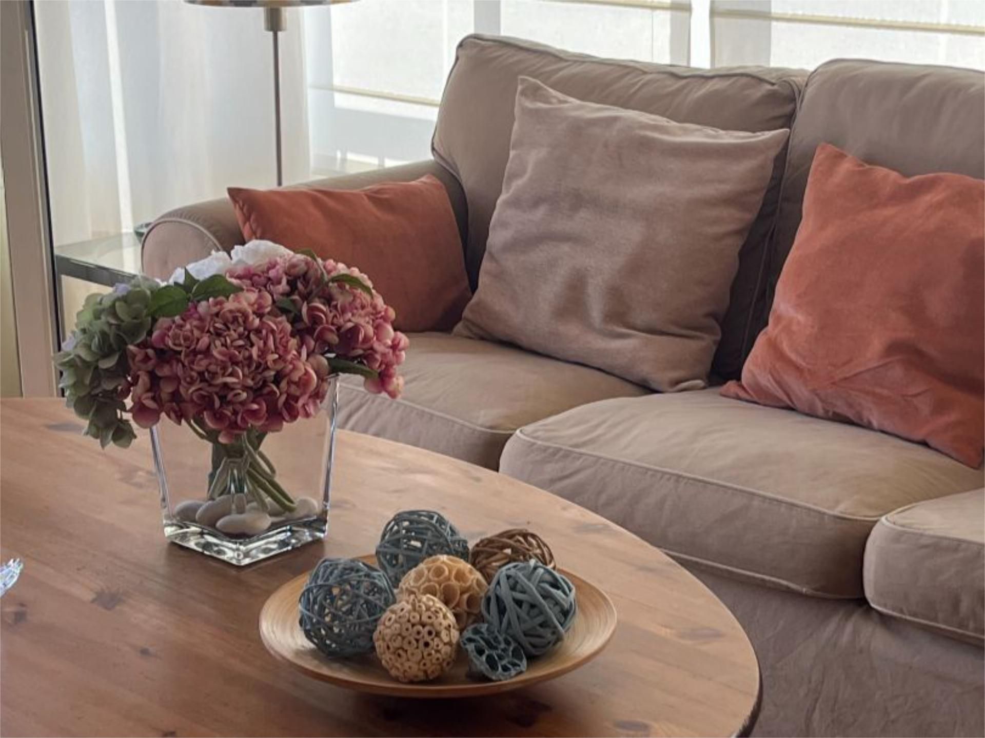 Living room of Flat to rent in  Sevilla Capital  with Air Conditioner, Parquet flooring and Terrace