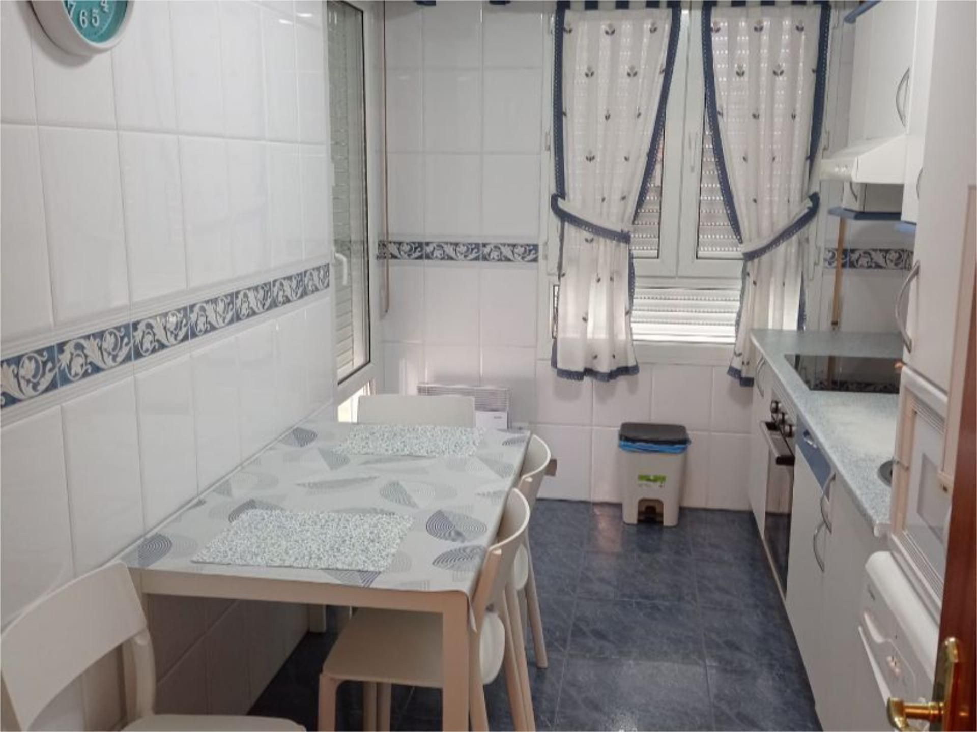Kitchen of Flat to rent in Miranda de Ebro  with Heating, Parquet flooring and Furnished