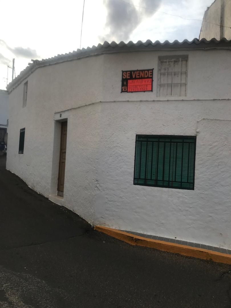 Vista exterior de Casa adosada en venda en Navalvillar de Pela amb Terrassa i Moblat