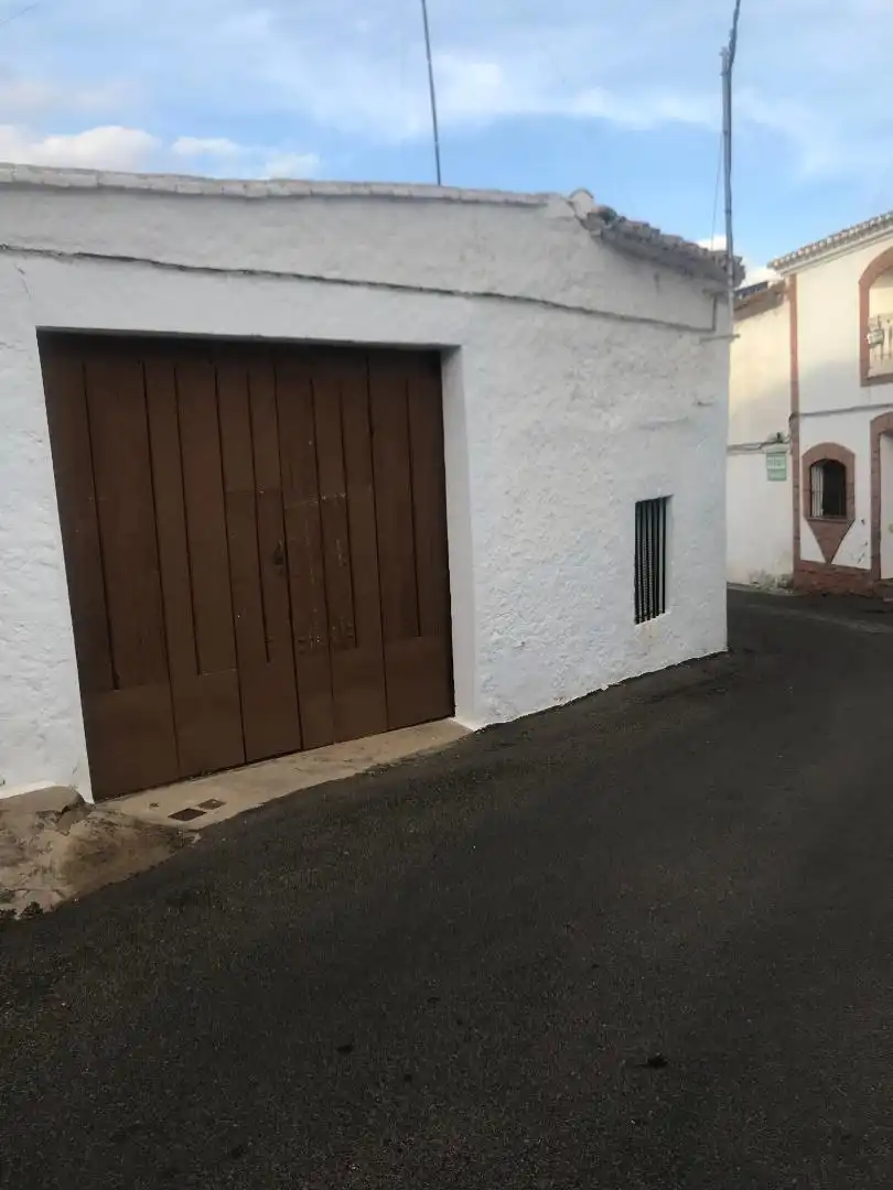 Außenansicht von Einfamilien-Reihenhaus zum Verkauf in Navalvillar de Pela mit Terrasse und Möbliert