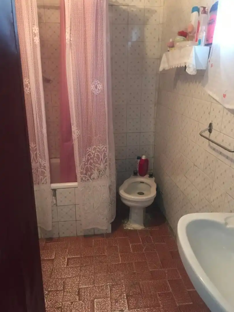 Badezimmer von Einfamilien-Reihenhaus zum Verkauf in Navalvillar de Pela mit Terrasse und Möbliert
