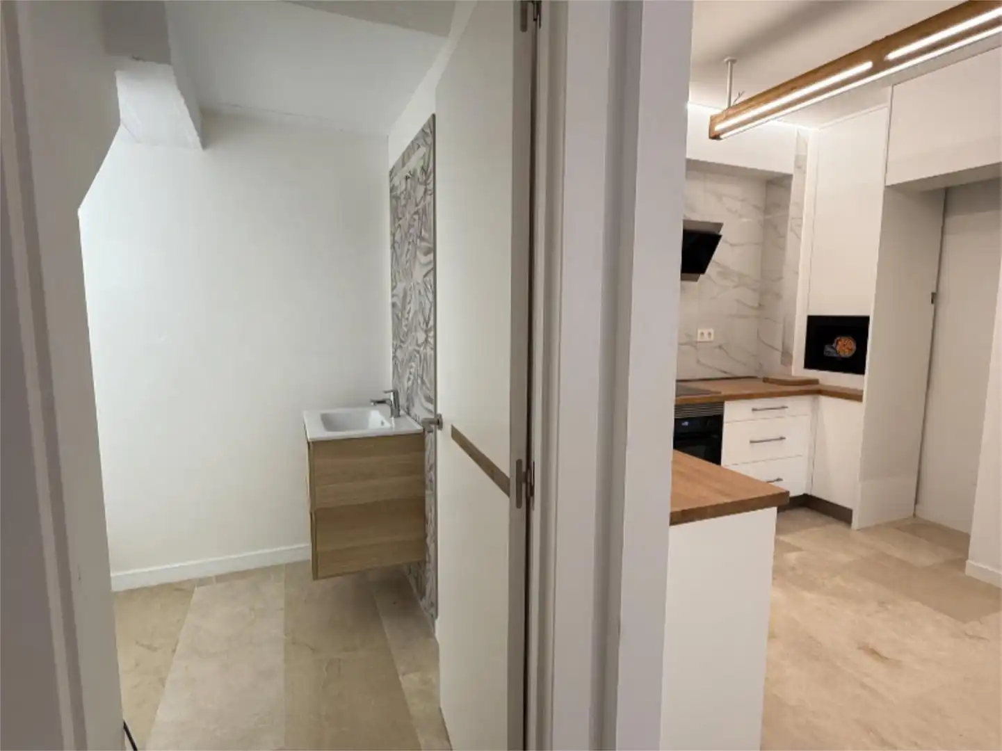 Flat for sale in Avenida Ronda del Tamarguillo, 90, Barrio del Nervión Kitchen of Flat for sale in Sevilla Capital with Air Conditioner and Terrace