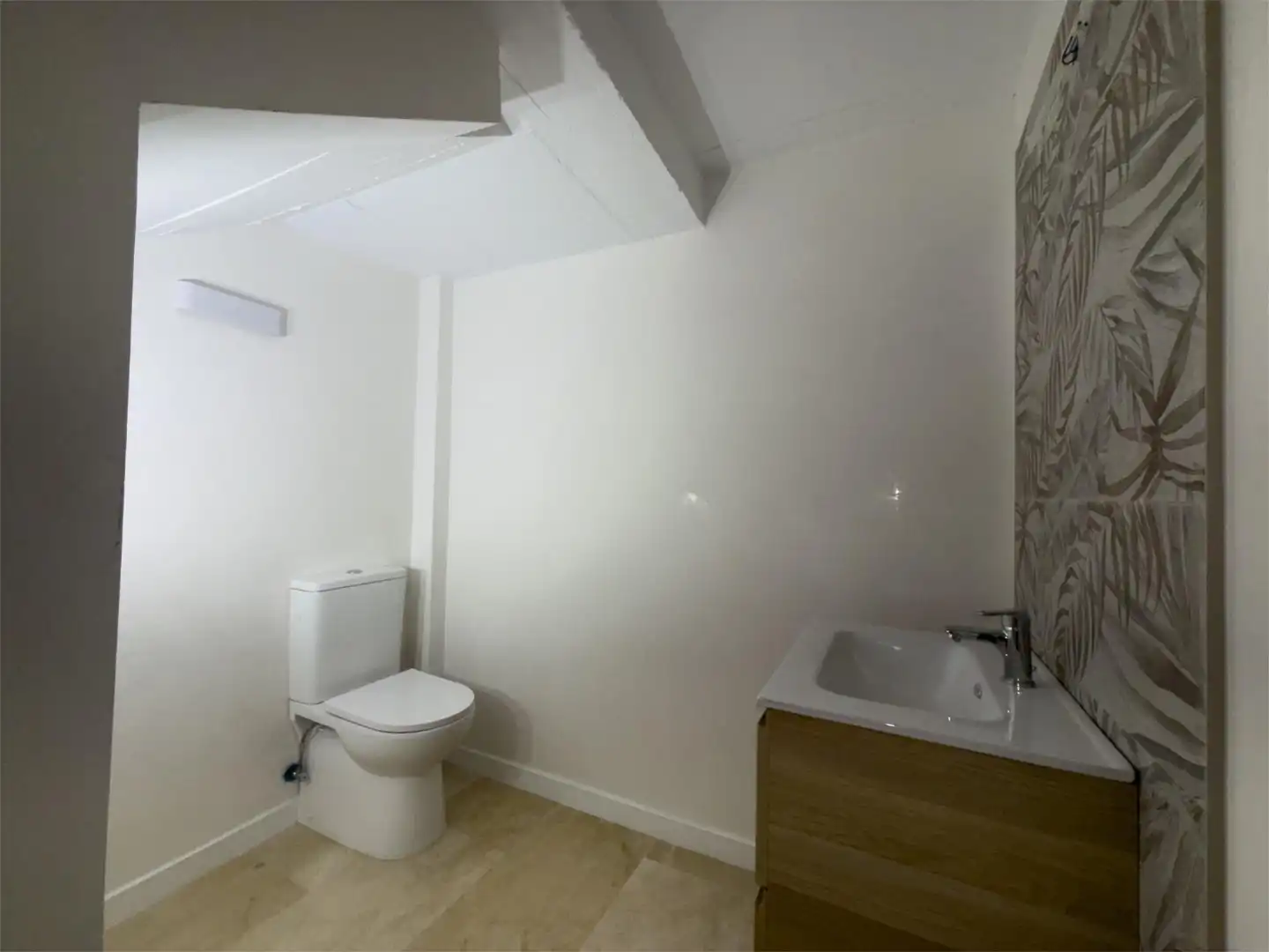 Flat for sale in Avenida Ronda del Tamarguillo, 90, Barrio del Nervión Bathroom of Flat for sale in Sevilla Capital with Air Conditioner and Terrace