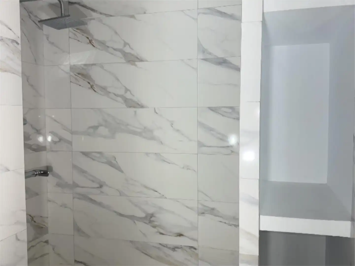 Flat for sale in Avenida Ronda del Tamarguillo, 90, Barrio del Nervión Bathroom of Flat for sale in Sevilla Capital with Air Conditioner and Terrace