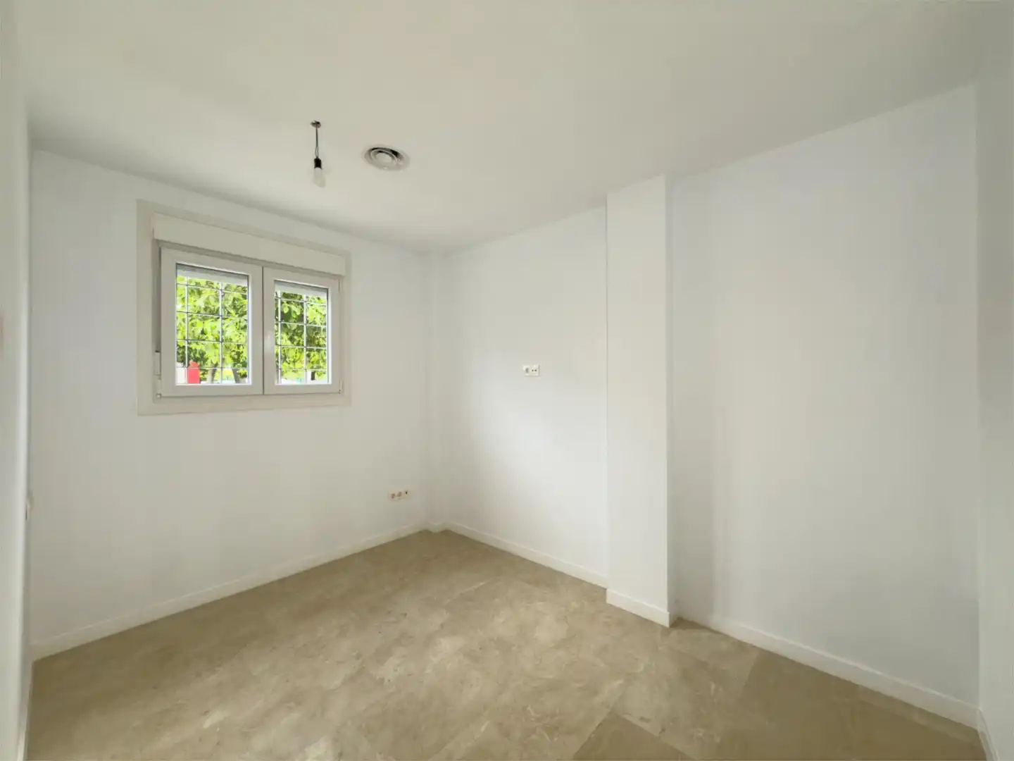 Flat for sale in Avenida Ronda del Tamarguillo, 90, Barrio del Nervión Bedroom of Flat for sale in Sevilla Capital with Air Conditioner and Terrace