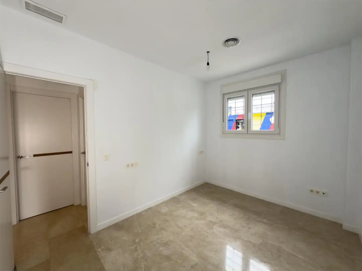 Flat for sale in Avenida Ronda del Tamarguillo, 90, Barrio del Nervión Flat for sale in Sevilla Capital with Air Conditioner and Terrace