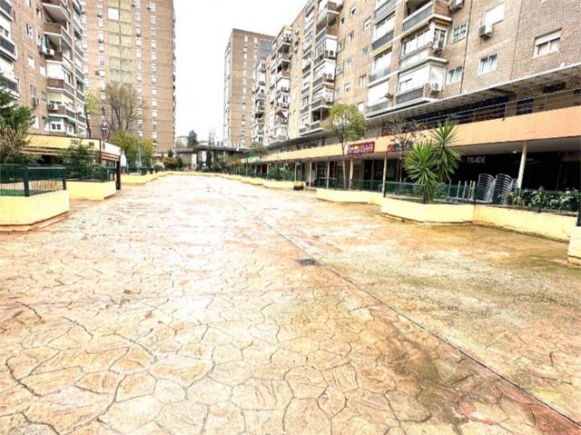 Local comercial en Venta en Avenida de Moratalaz, 175 en Marroquina