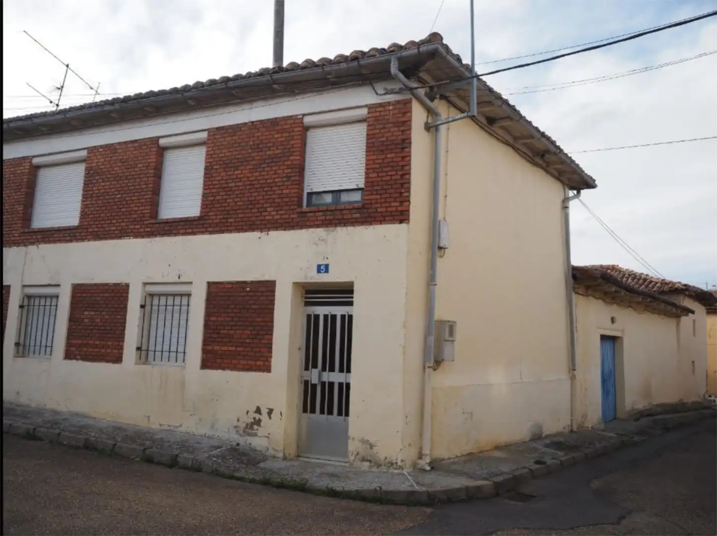 Vista exterior de Casa adosada en venta en Valdefresno
