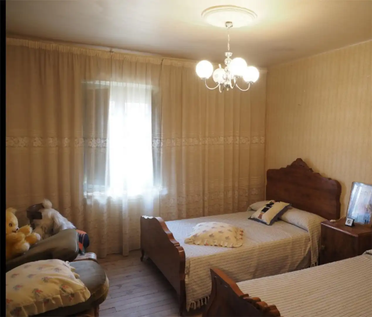Habitación de Casa adosada en venta en Valdefresno
