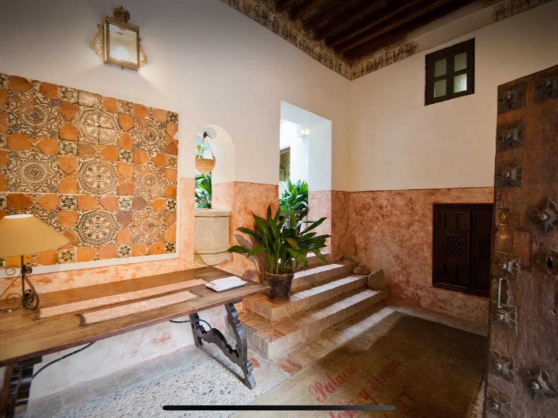 Flat for sale in  Toledo Capital  with Air Conditioner, Heating and Furnished