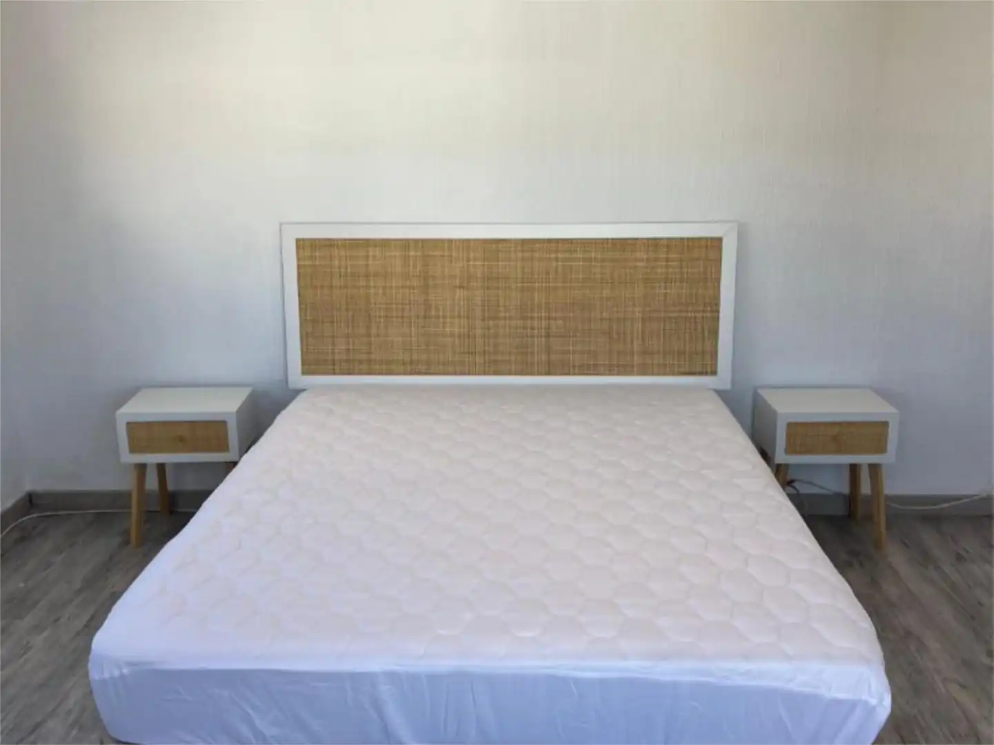 Room in Calle Navarra, 30, Plaza Castelar - Mercado Central Bedroom of Flat for share in Elda with Air Conditioner, Parquet flooring and Terrace