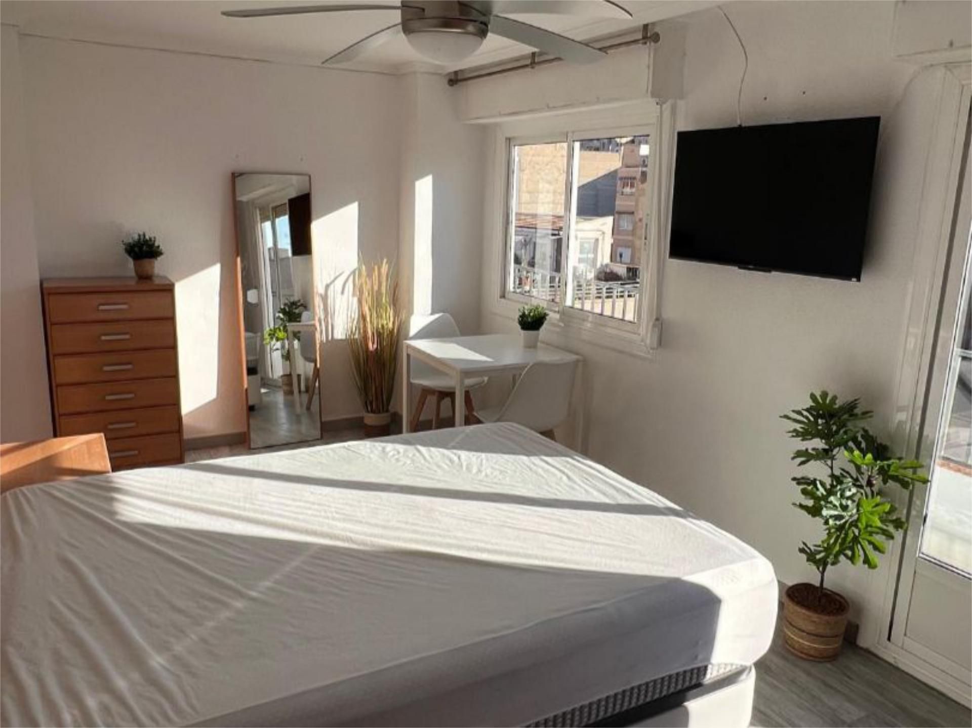 Bedroom of Flat to share in Elda  with Air Conditioner, Parquet flooring and Terrace