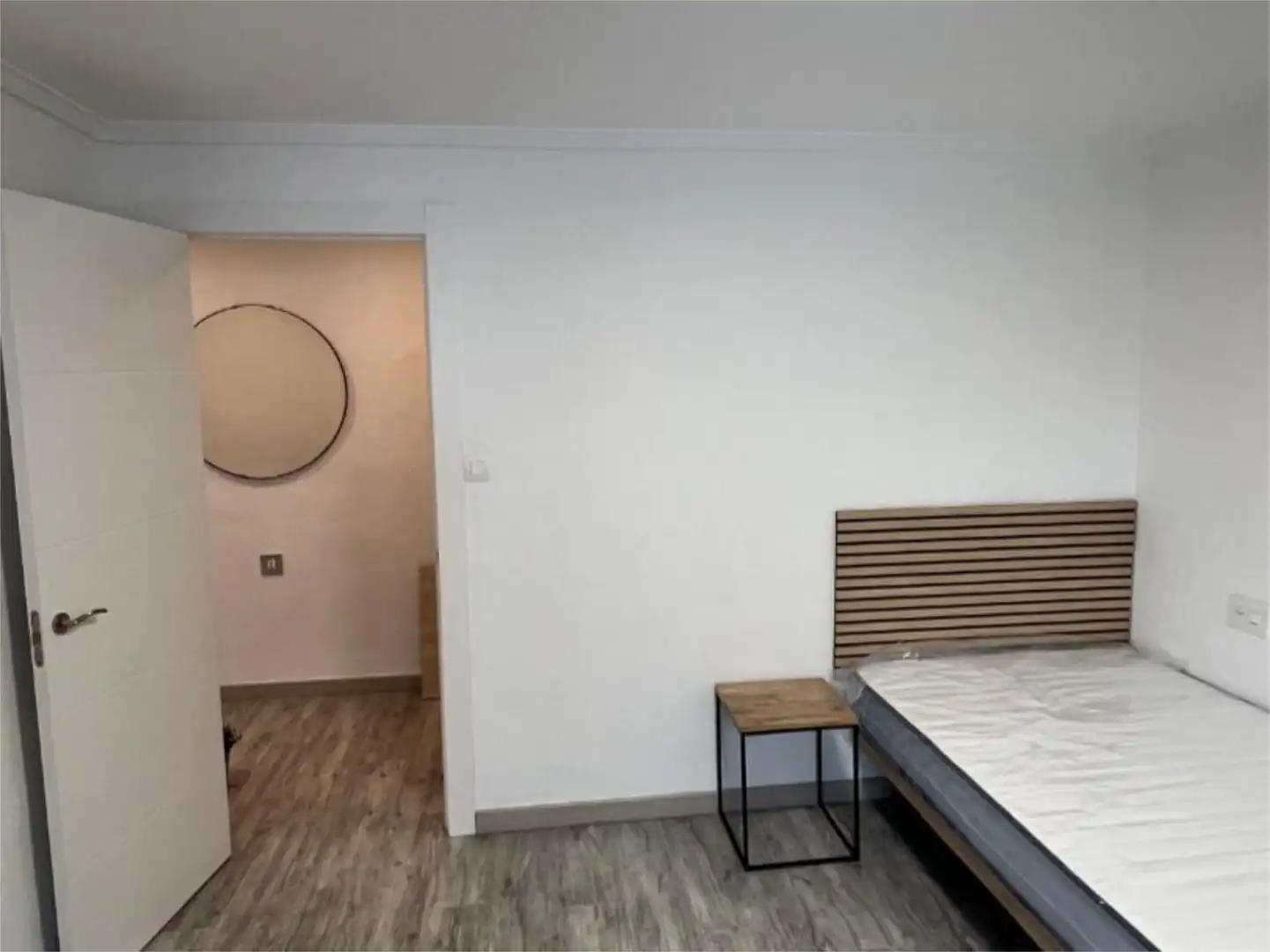 Room in Calle Navarra, 30, Plaza Castelar - Mercado Central Bedroom of Flat for share in Elda with Air Conditioner, Parquet flooring and Terrace