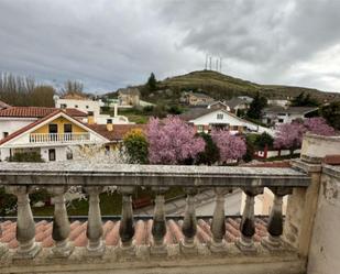 Vista exterior de Casa o xalet en venda en Briviesca amb Aire condicionat, Calefacció i Jardí privat