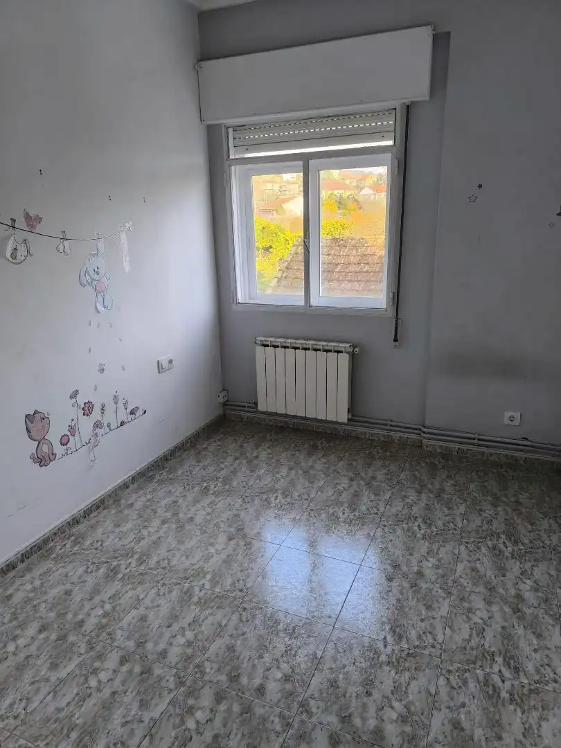 Piso en venta en Rúa Río Limia, 20, Ventiun Habitación de Piso en venta en Ourense Capital con Calefacción, Trastero y Balcón