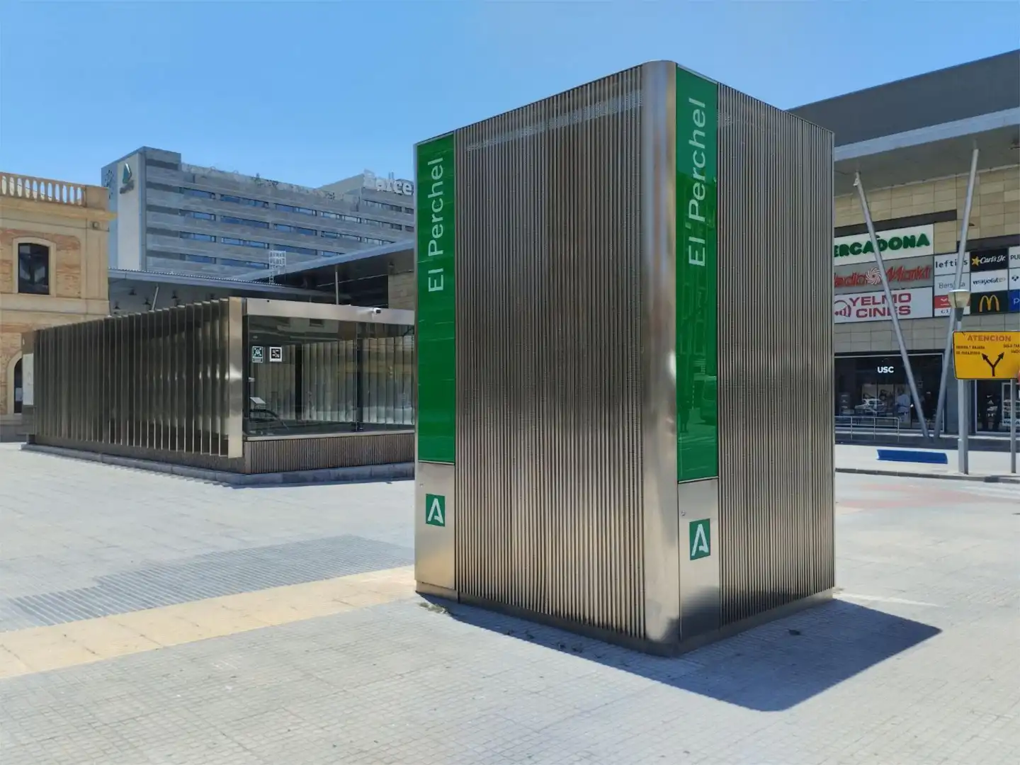 Piso en venta en Calle Eslava, 14, Perchel Sur - Plaza de Toros Vieja Parking de Piso en venta en Málaga con Aire acondicionado, Jardín privado y Amueblado