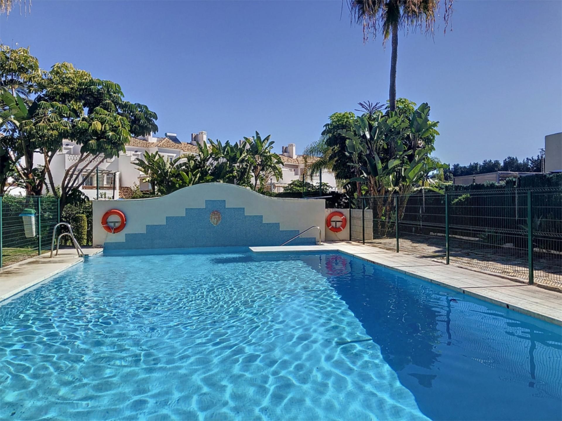 Piscina de Casa adosada en venda en Estepona amb Terrassa, Piscina i Balcó