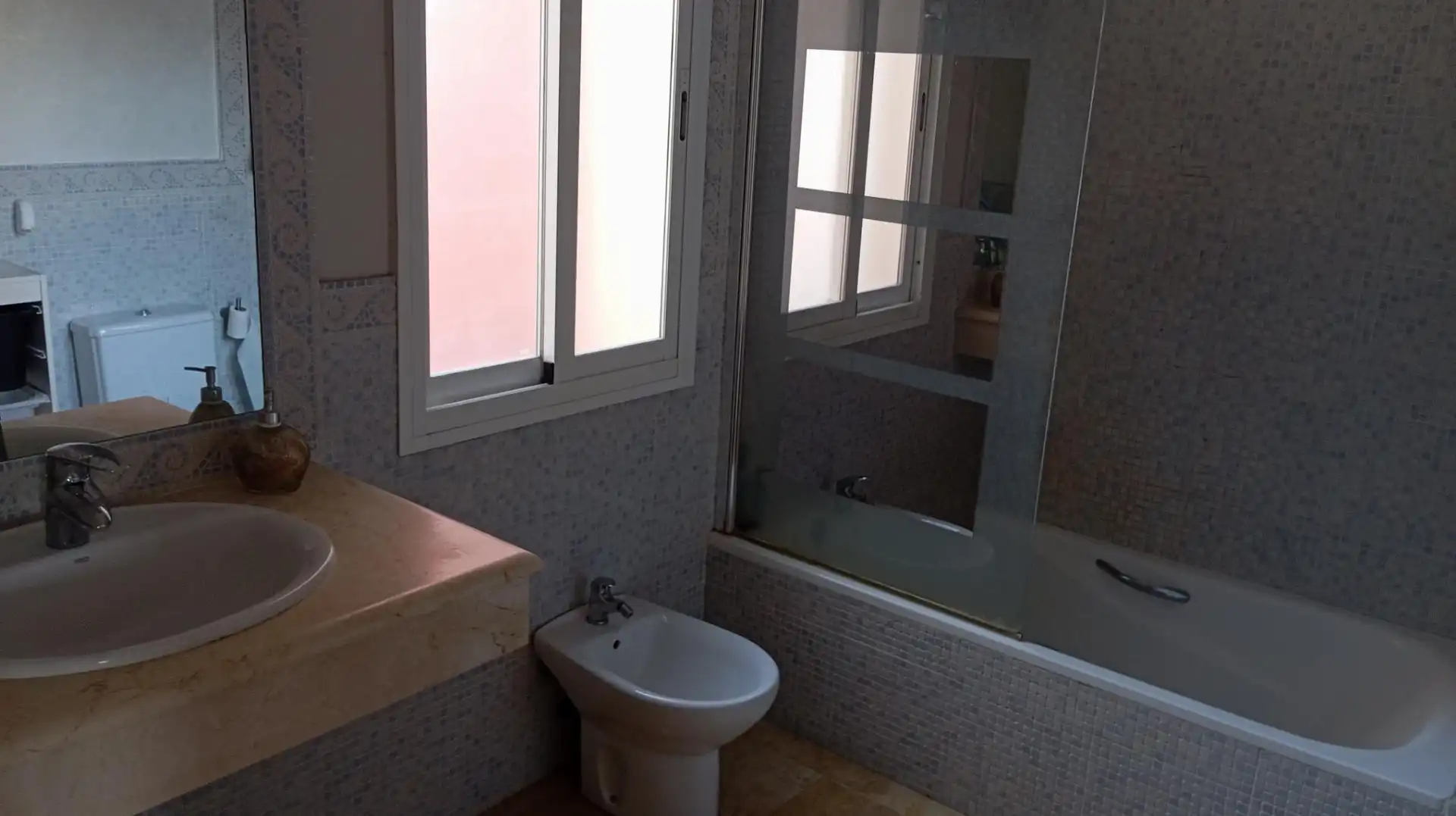 Bany de Casa adosada en venda en Estepona amb Jardí privat, Terrassa i Traster