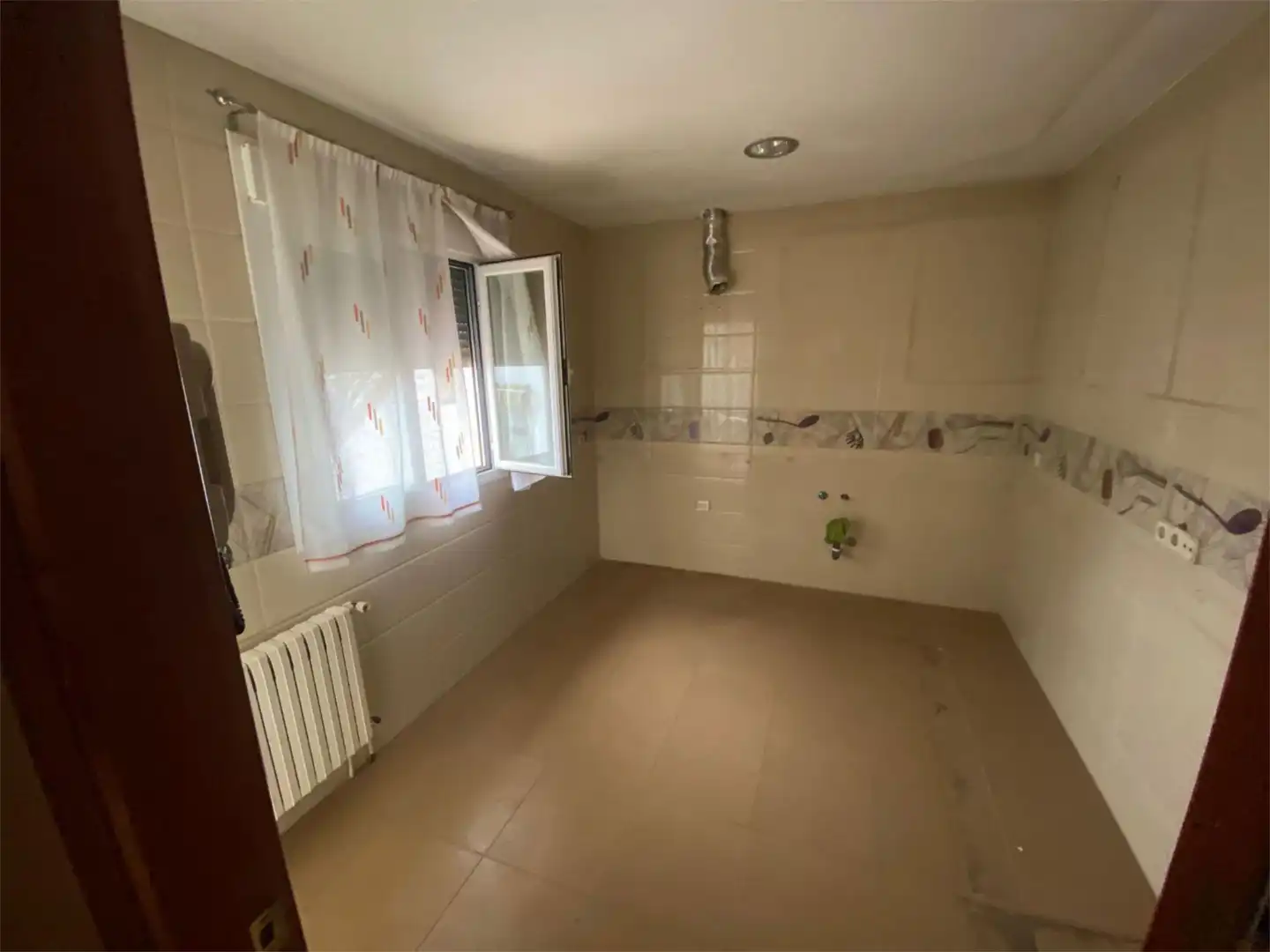 Casa adosada en venda a Travesía Pelayo, 5, Daimiel Bany de Casa adosada en venda en Daimiel amb Aire condicionat, Terrassa i Balcó