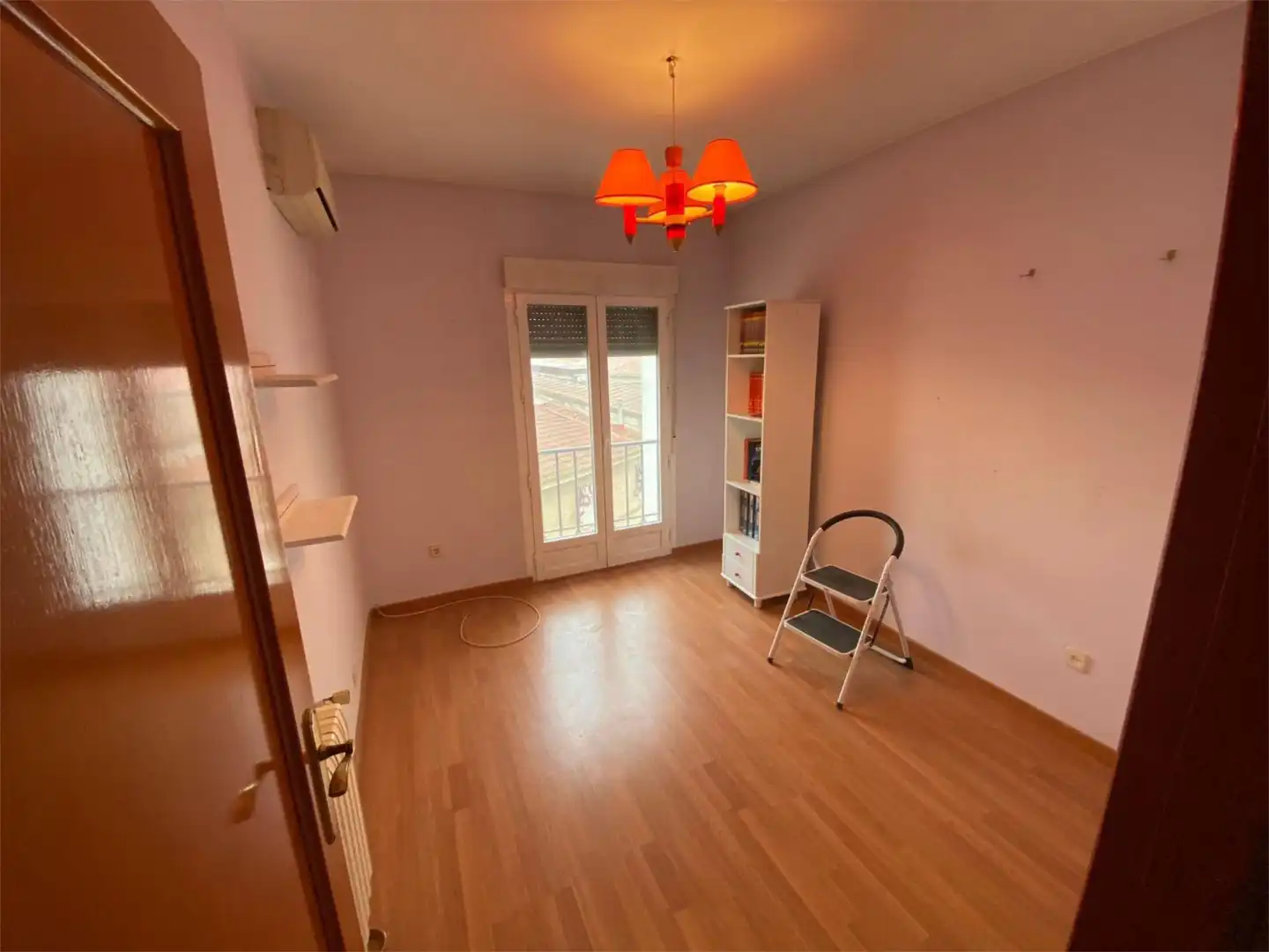Casa adosada en venda a Travesía Pelayo, 5, Daimiel Dormitori de Casa adosada en venda en Daimiel amb Aire condicionat, Terrassa i Balcó
