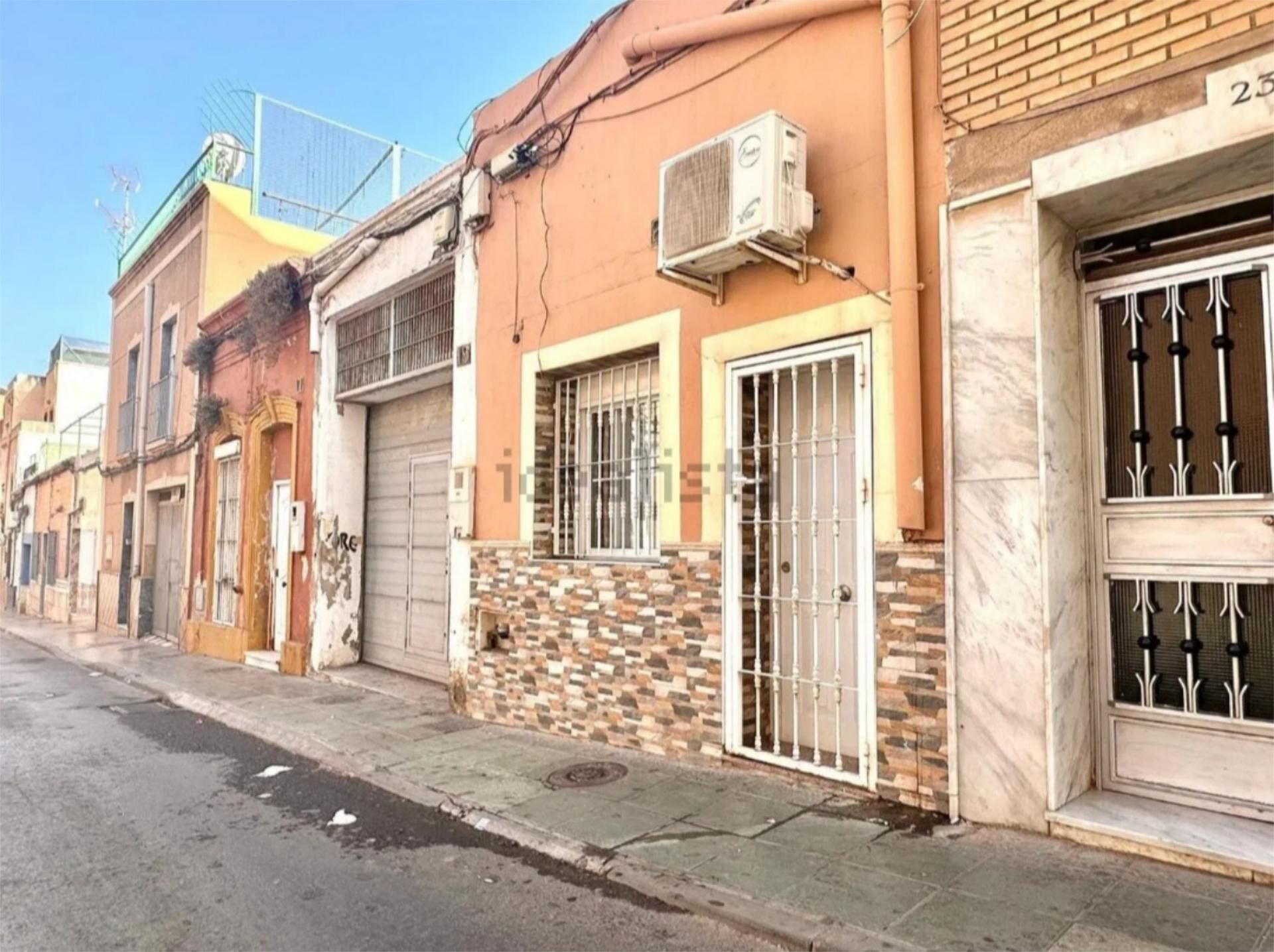 Exterior view of Planta baja for sale in  Almería Capital