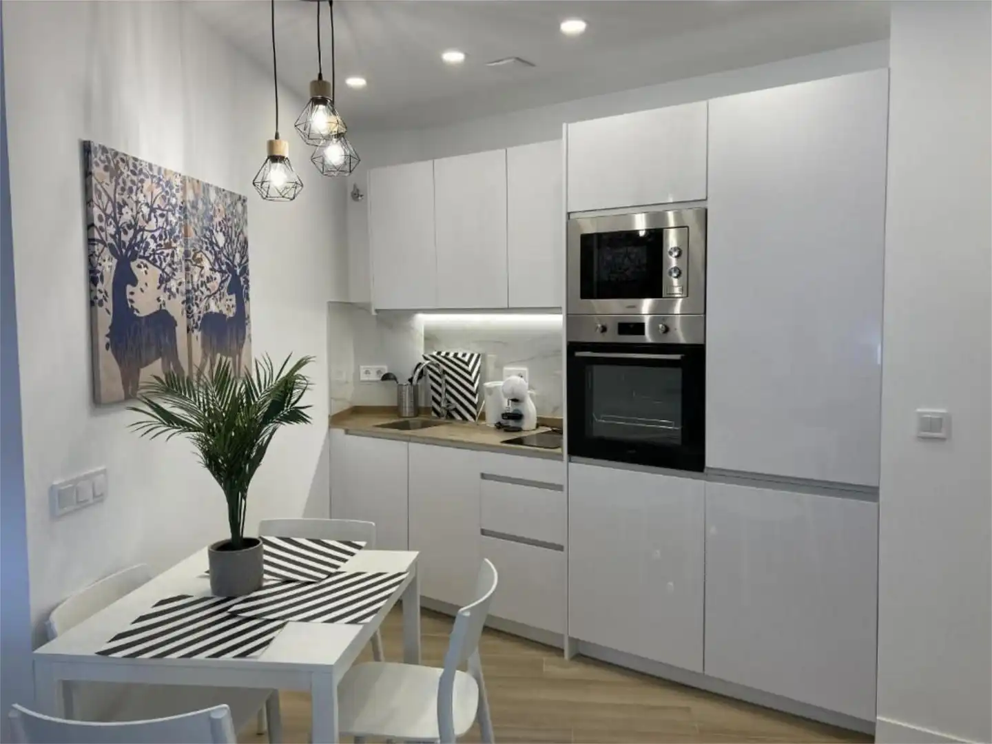 Flat for rent in Calle Pinos Alta, 11, Valdeacederas Kitchen of Flat for rent in Madrid with Air Conditioner, Terrace and Community parking