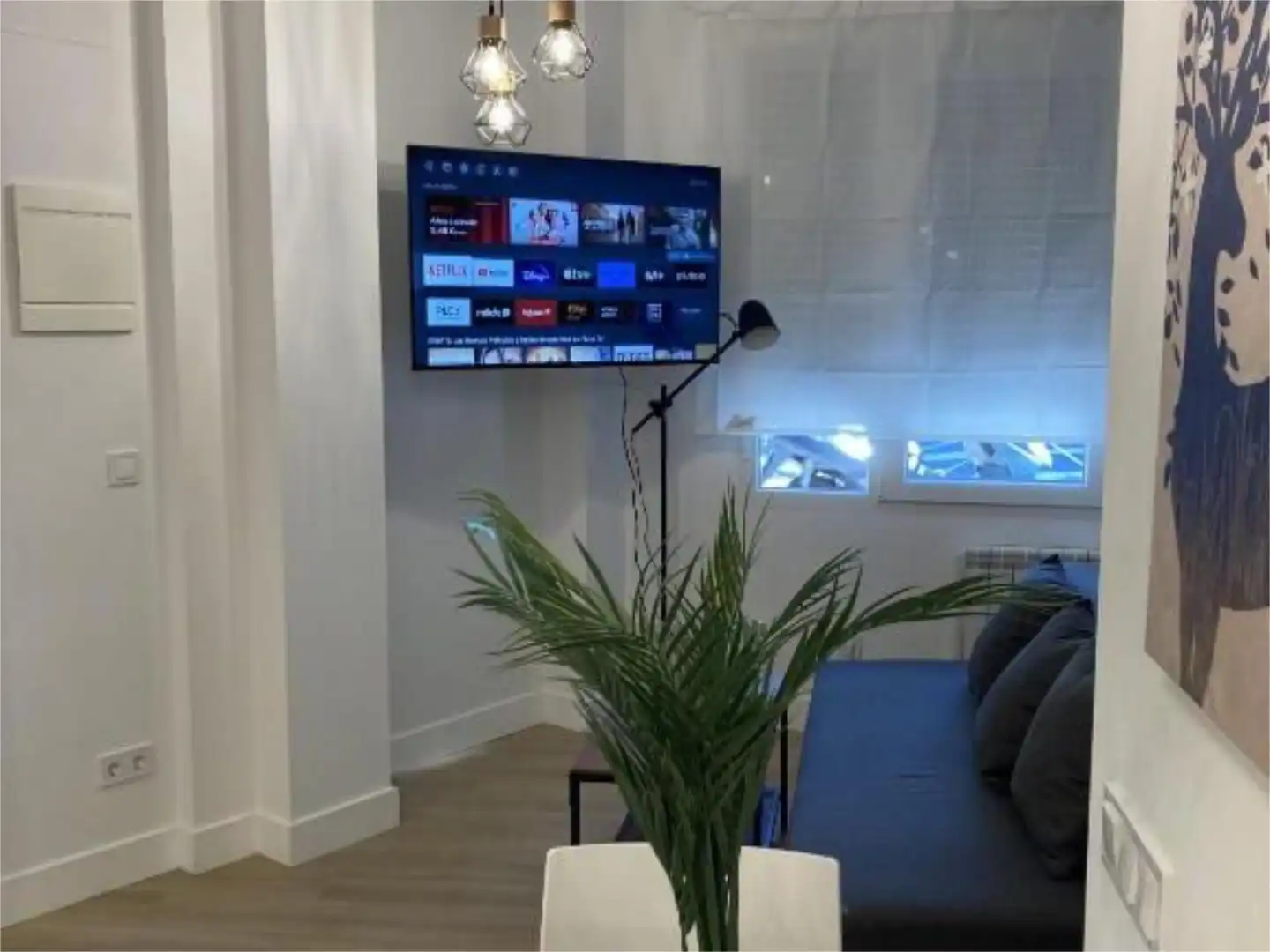 Flat for rent in Calle Pinos Alta, 11, Valdeacederas Living room of Flat for rent in Madrid with Air Conditioner, Terrace and Community parking