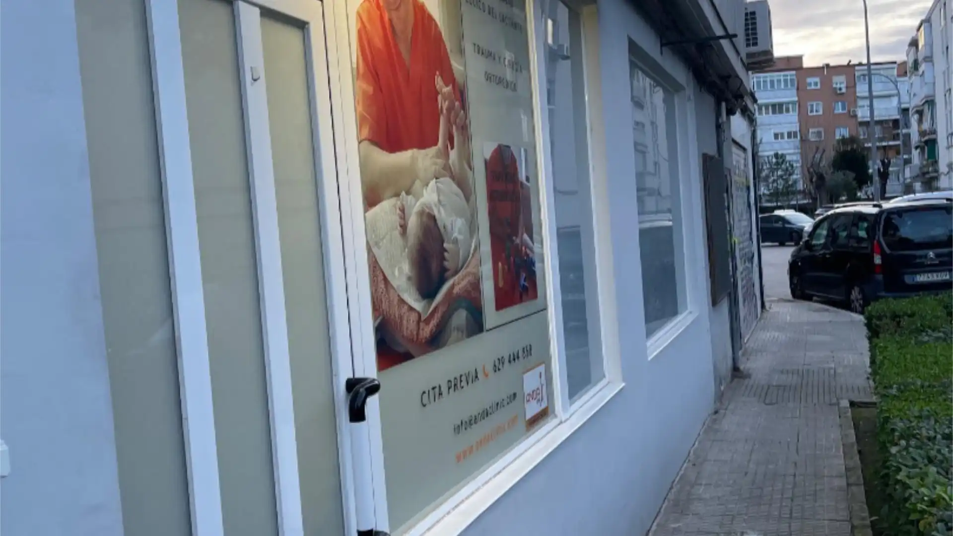 Local en traspaso en Calle de Chile, 7, La Espinilla - Parque Blanco Vista exterior de Local en traspaso en Coslada con Aire acondicionado, Calefacción y Amueblado